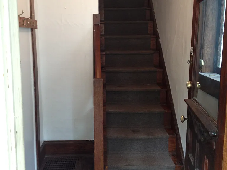 207 Linn St #2 — Photo 3
