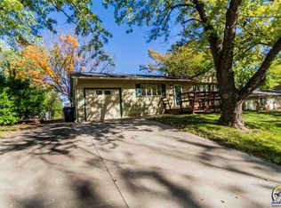 3230 SW 30th St, Topeka, KS 66614