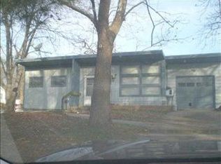 1102 Redwood Ave, Bloomington, IL 61701