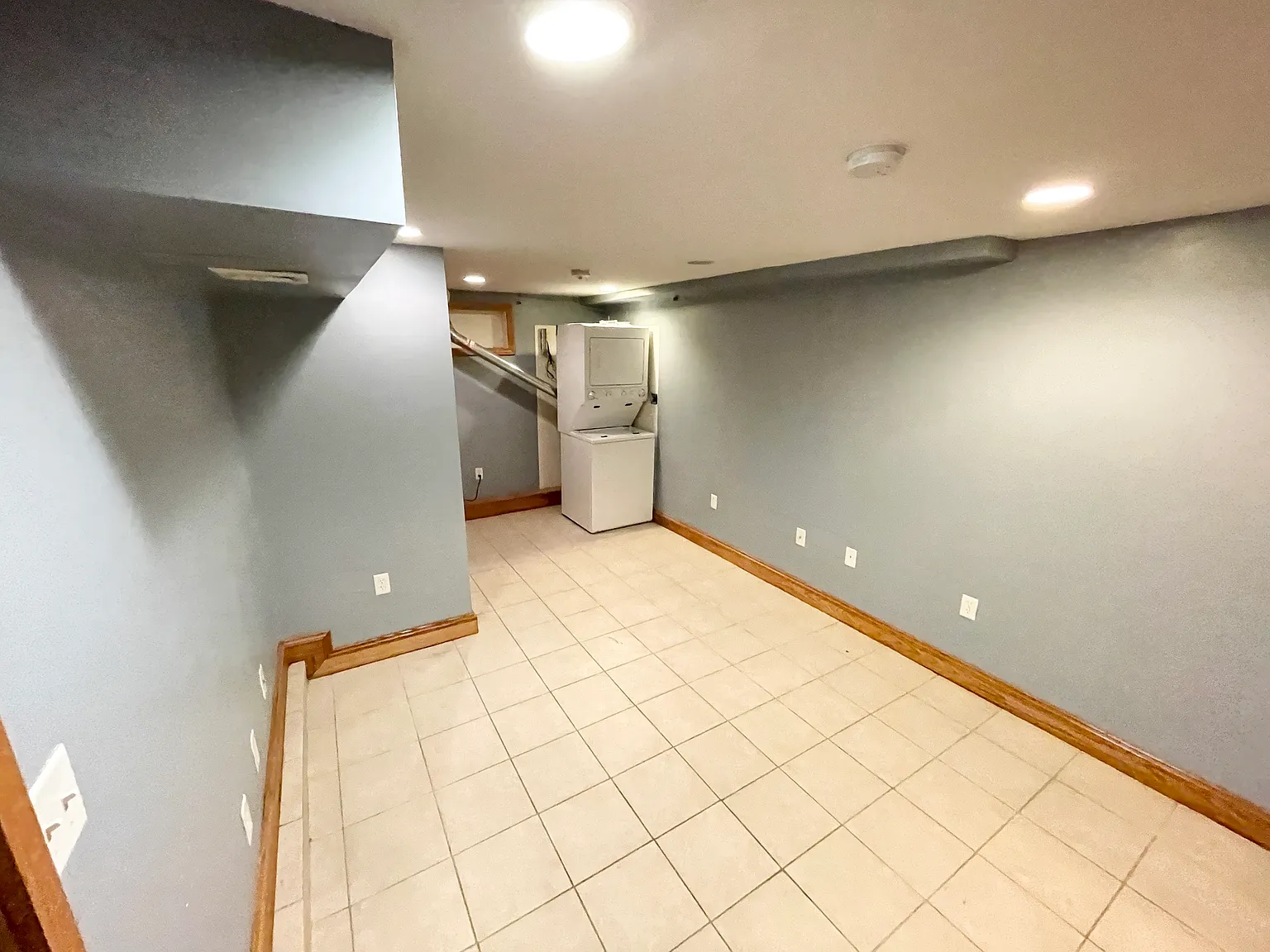 3 bed, 2.5 bath, 9999 sqft, $4,950 — Photo 3