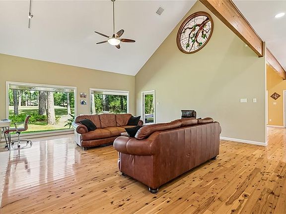 5th image of 103 Longwood Dr