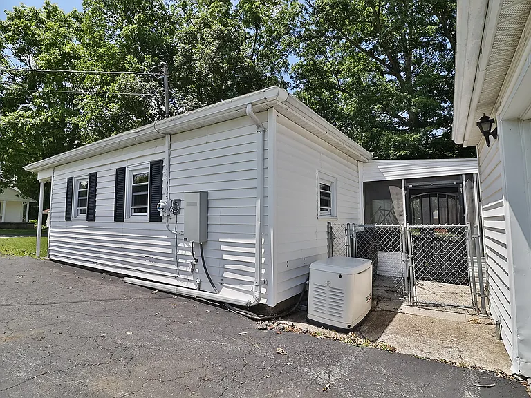 1930 Sara Lee Ave — Photo 35