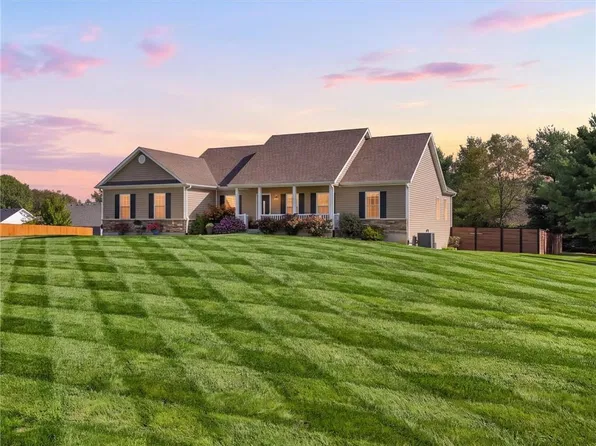 17265 Cortona Dr, Saint Joseph, MO 64505