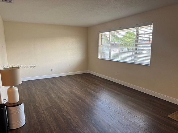 4th image of 1160 W 33rd Pl