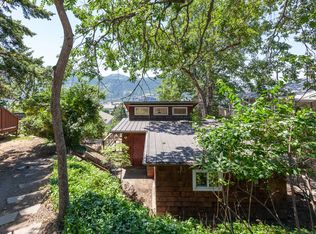 433 N Oak St, Bingen, WA 98605