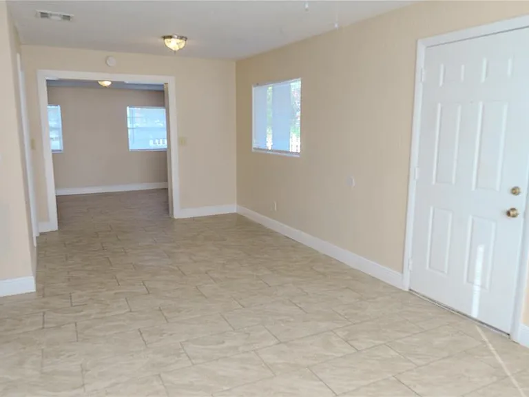 2500 Carver Ave — Photo 15