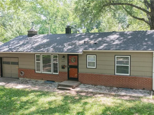 8929 E 74th St, Raytown, MO 64133