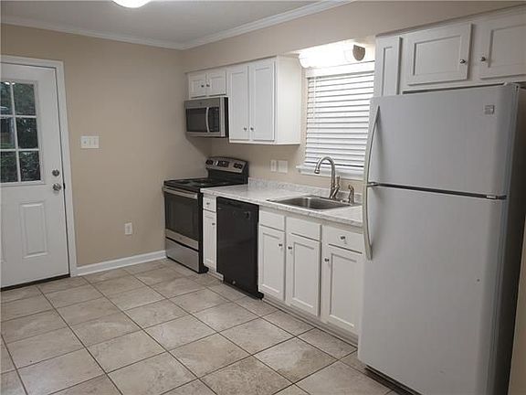 3rd image of 300 Live Oak Blvd #B