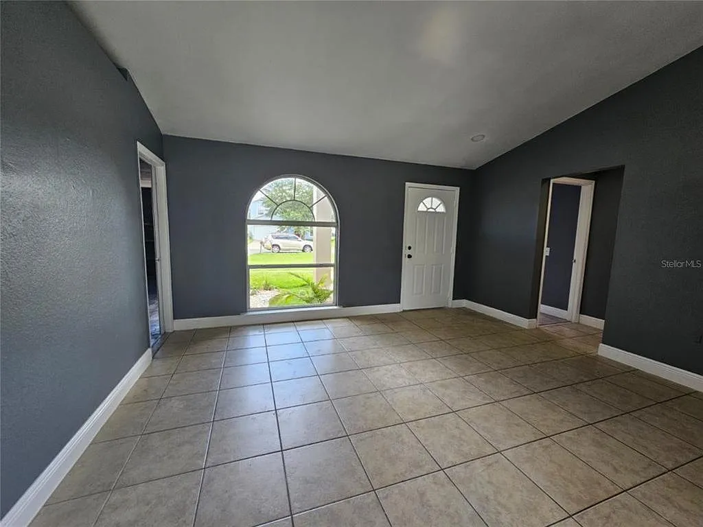 Building Photo - 635 Parakeet Ct