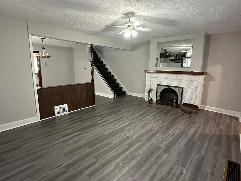 1082 Hillstone Rd #1 — Photo 3