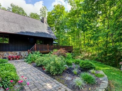 12456 Woodin Rd, Chardon, OH, 44024