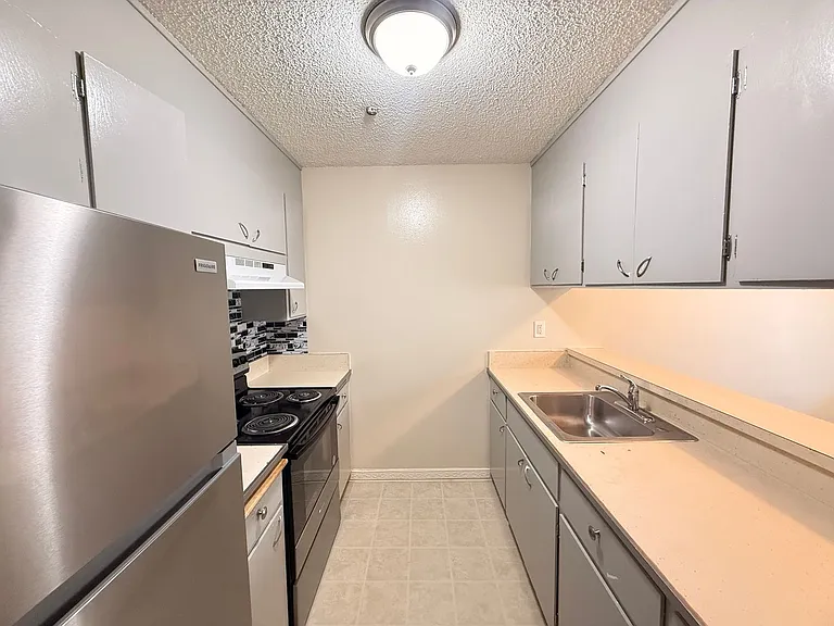 447 S E St #19 — Photo 2