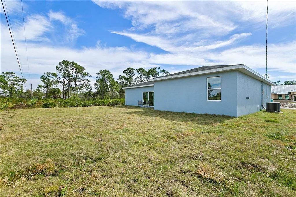 4 bed, 2.0 bath, 1636 sqft, $2,600 — Photo 2