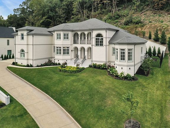 4th image of 1065 Stockett Dr