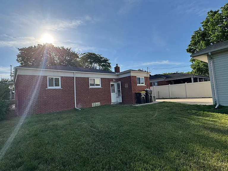 2431 Grange Rd — Photo 34