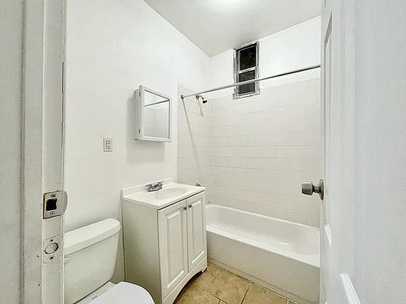 3rd image of 1000 Bergen St #2L