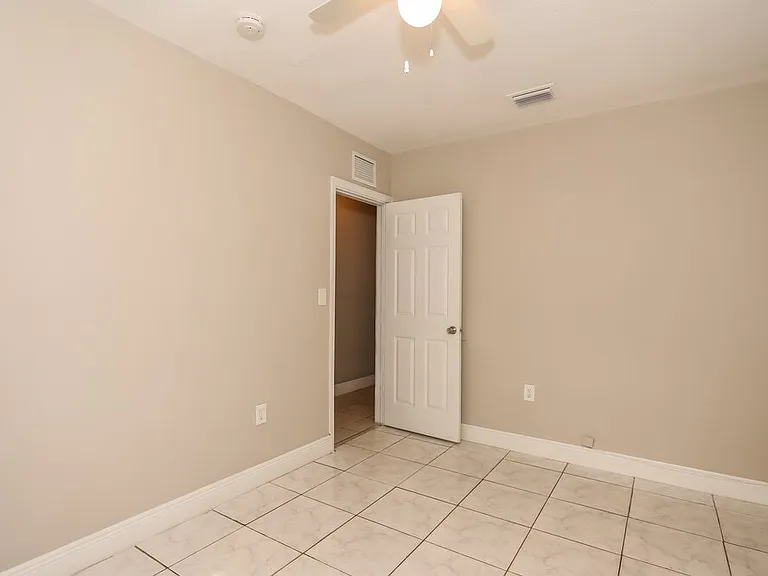 15420 NW 27th Pl — Photo 16