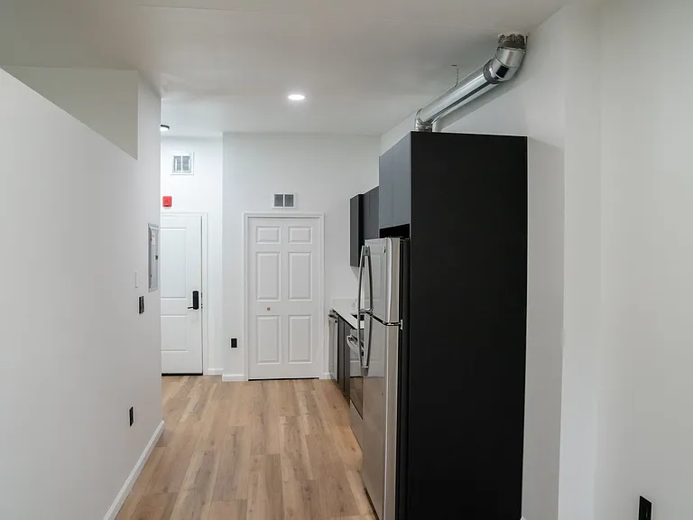 9301 Oakland Ave — Photo 15