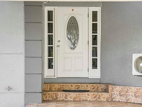 3rd image of 315 W Crescent Dr