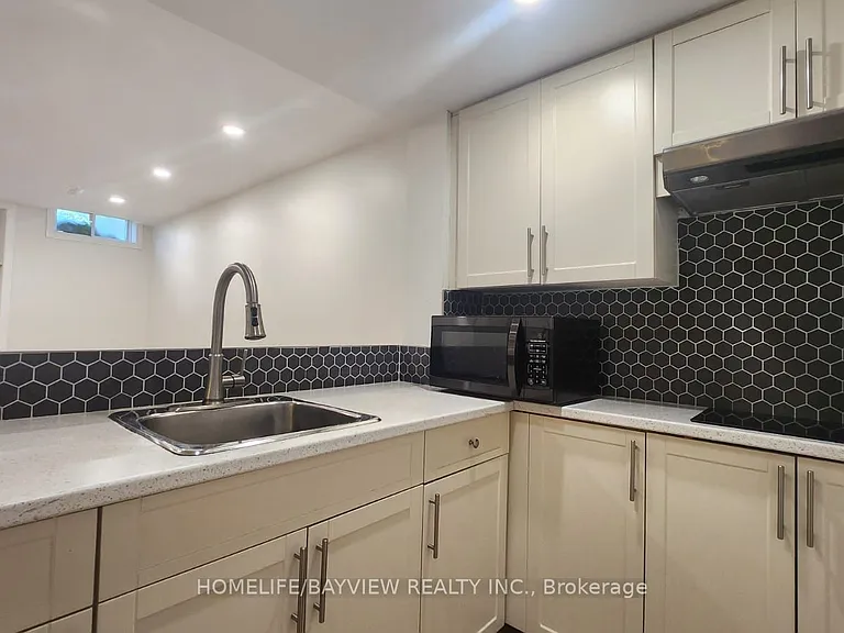 51 Waldron Cres — Photo 10