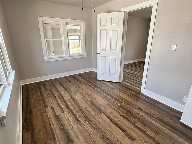 216 S Moore Ave — Photo 16