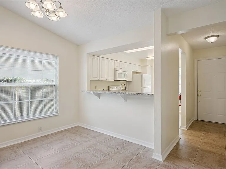 2725 Mayer St — Photo 10