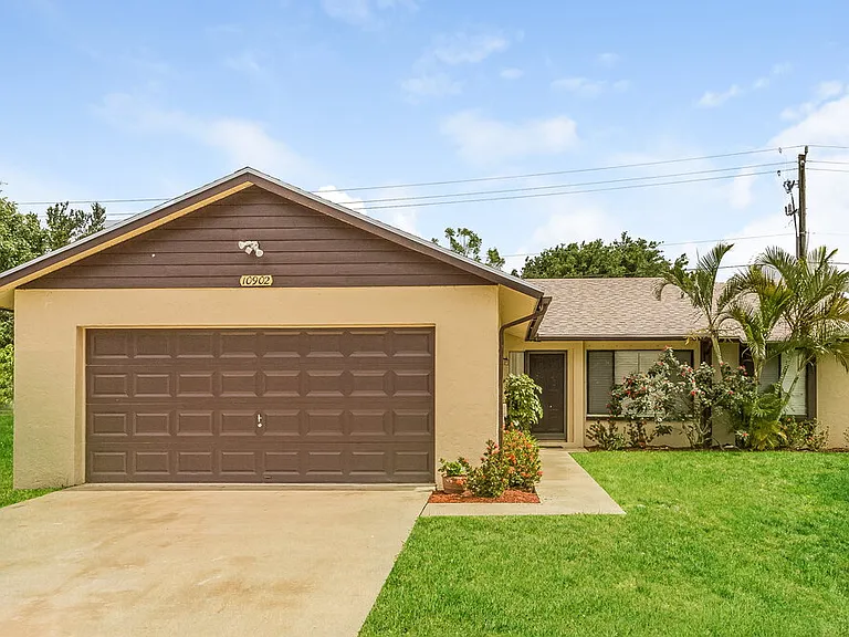 10902 Grandview Way — Photo 1