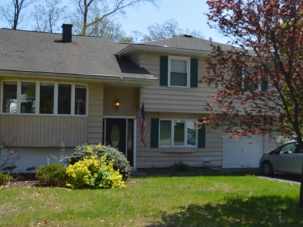 87 Shetland Dr, New City, NY 10956