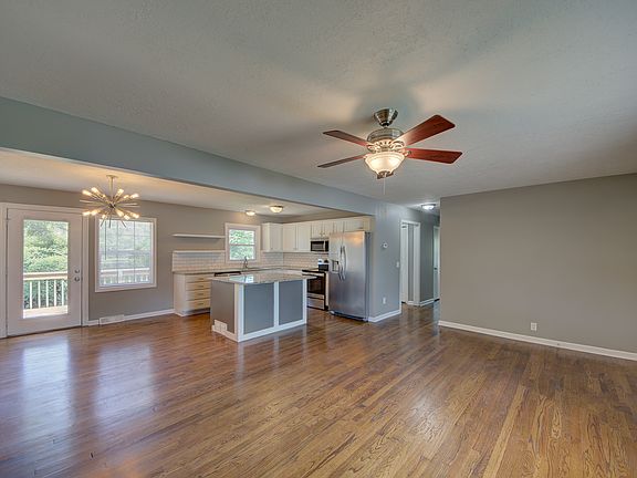 2nd image of 5705 N Lenox Ave