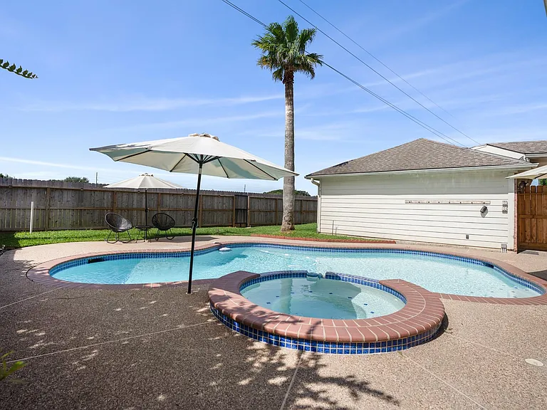 4710 Devonberry Ln — Photo 32