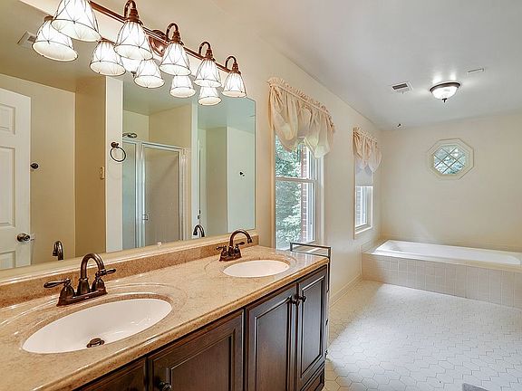 4th image of 11694 Deerfield Dr