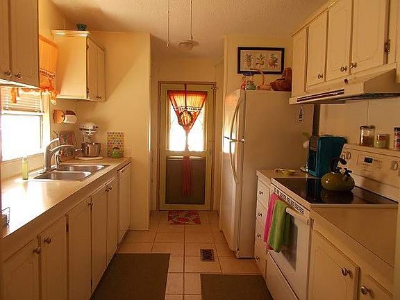 4th image of 690 Orange Tree Dr