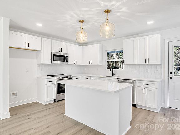 2nd image of 2 Crescent Ave