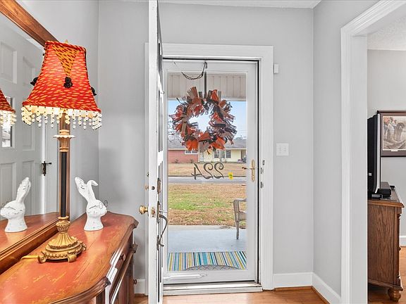 3rd image of 224 Admiral Cir