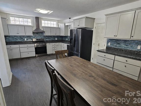 2nd image of 34 Landfair Ln