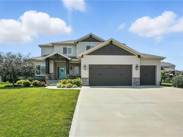 16632 S Schweiger Dr, Olathe, KS 66062