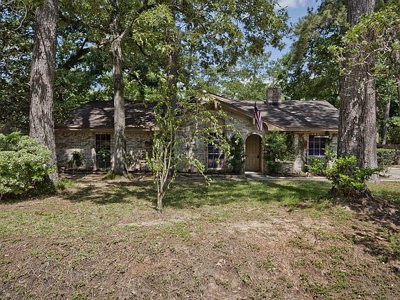 A true gem! Beautiful home with upgrades/renovations galore!