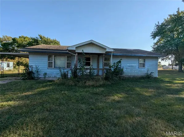 20048 Elm Dr, Lawrenceville, IL 62439