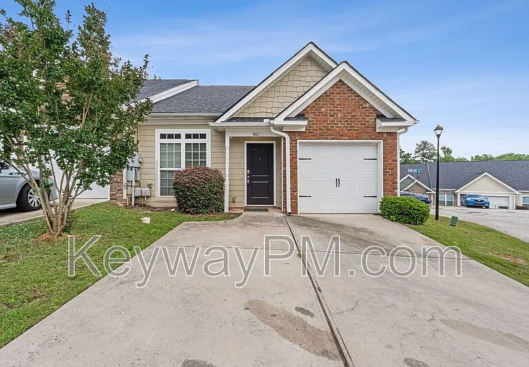 801 Trailside Ct — Photo 1