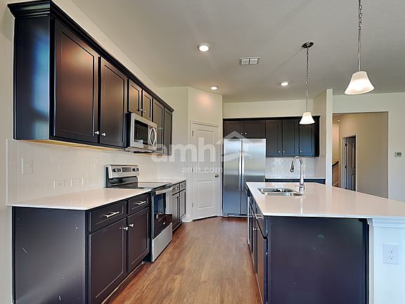 3rd image of 27600 Saint Andrews Ave