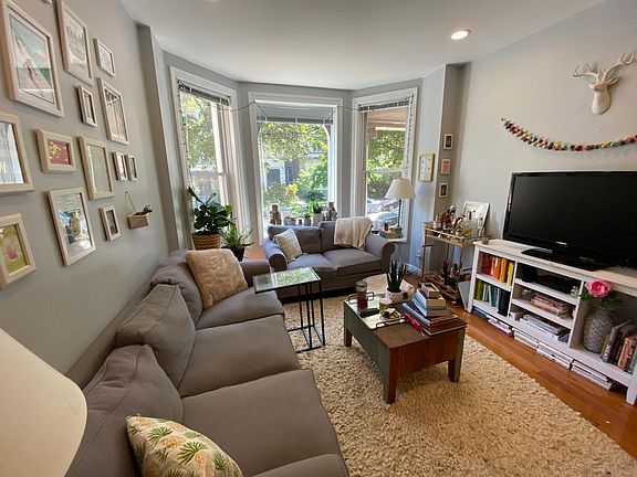 4th image of 918 W Newport Ave APT 1