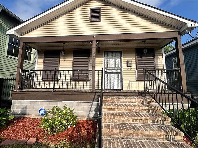 1226 Port St — Photo 1