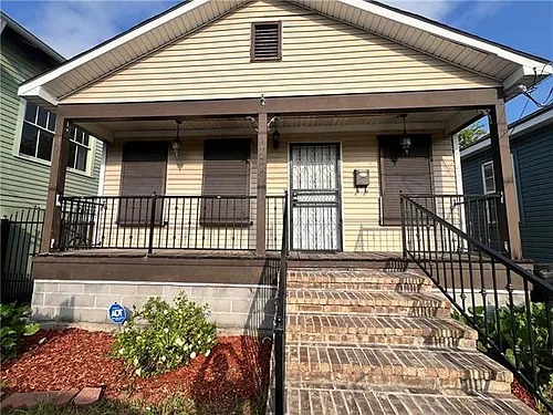 1226 Port St Photo 1