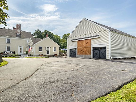 3rd image of 333 Winnacunnet Road