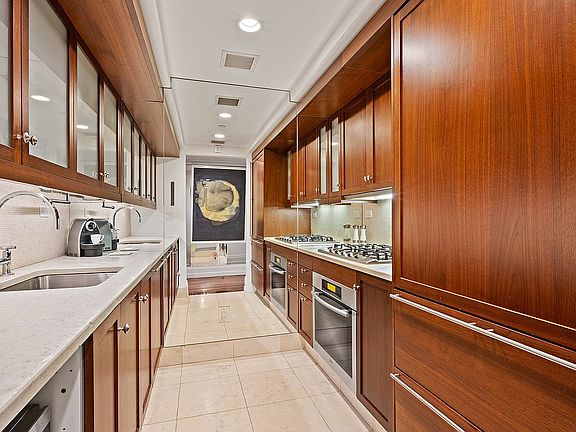 5th image of 140 E 63rd St APT 5F