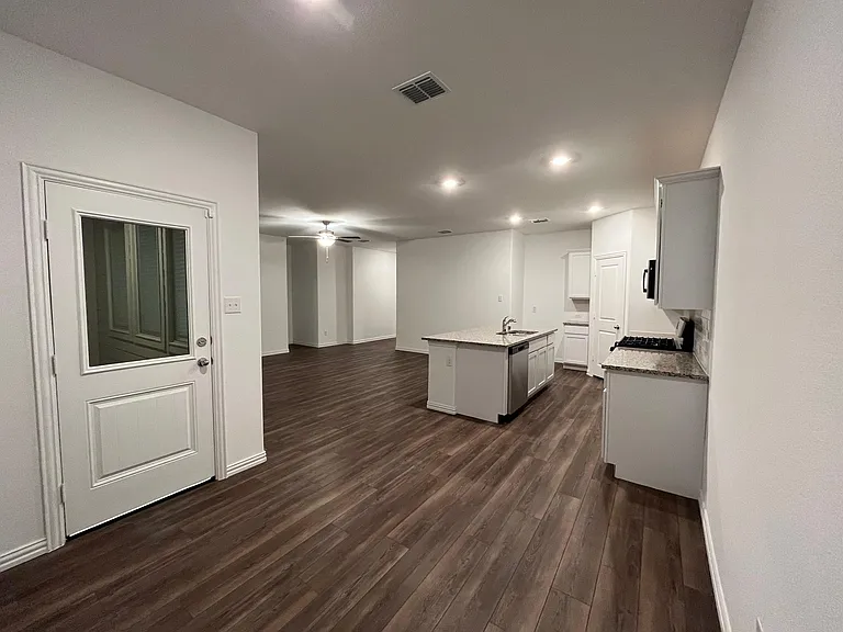 5628 Elwood Dr — Photo 17