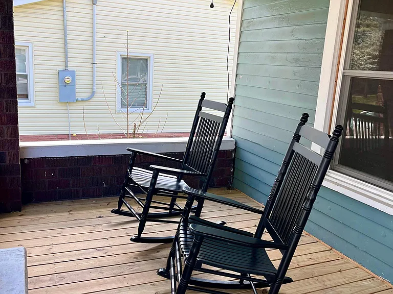437 North St — Photo 11