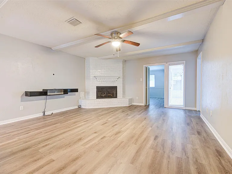 2126 Fir Springs Dr — Photo 5
