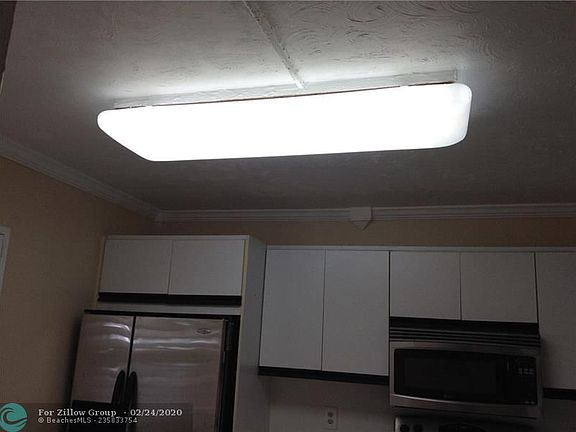 5th image of 3303 Aruba Way APT D1