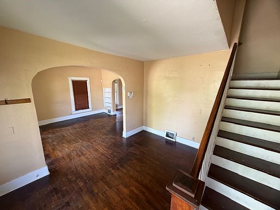 4th image of 806 Pearl St